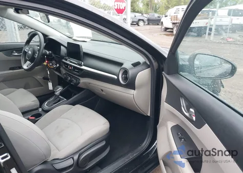 2021 Kia Forte Lxs z USA, uszkodzony, nr VIN 3KPF24AD4ME378347